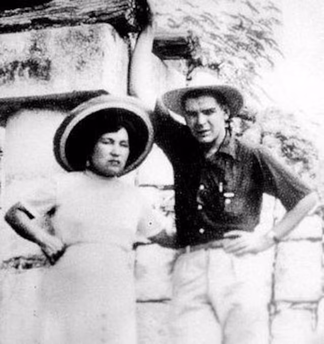 Med Hilda Gadea i Mexico (Wikimedia Commons)