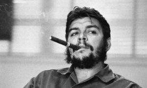 Den sanne historien om Ernesto Che Guevara: revolusjonæren som forvandlet kampen til en verdensmyte