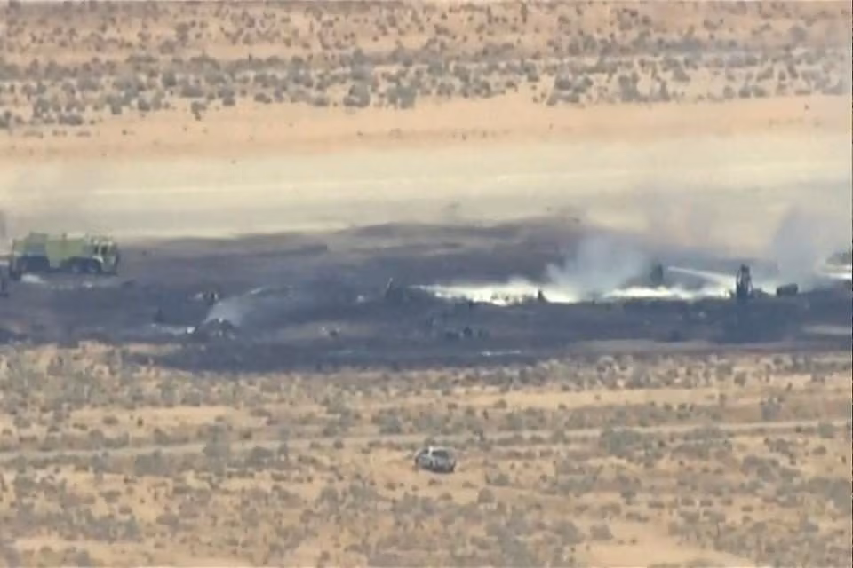 Ulykke ved Edwards Base, California: B-52 bombefly styrtet kort tid etter start, 8 døde