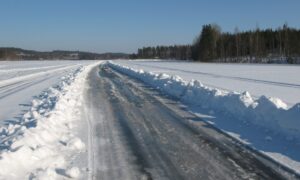 Det er en ismotorvei i Canada som er opptil 600 km lang bygget over elver og innsjøer: hva er den til for?