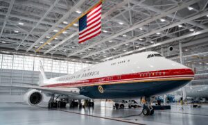 Trump presenterer den nye Air Force One donert av Qatar: hvordan Boeing 747 på 600 millioner dollar er laget