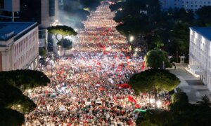 For i Albania protesterer de mot Rama-regjeringen og Trumps svigersønns feriested på øya Sazan