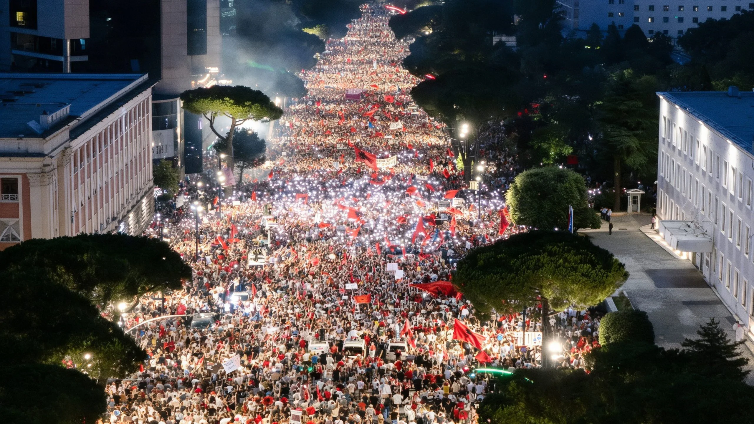 For i Albania protesterer de mot Rama-regjeringen og Trumps svigersønns feriested på øya Sazan