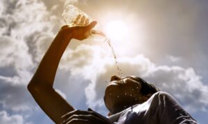 Tropenetter og hetebølger, ikke fall under 20°C: 10 tips fra Helsedepartementet