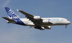 Hastesjekker bestilt på Airbus A380 etter at vingesprekker ble funnet