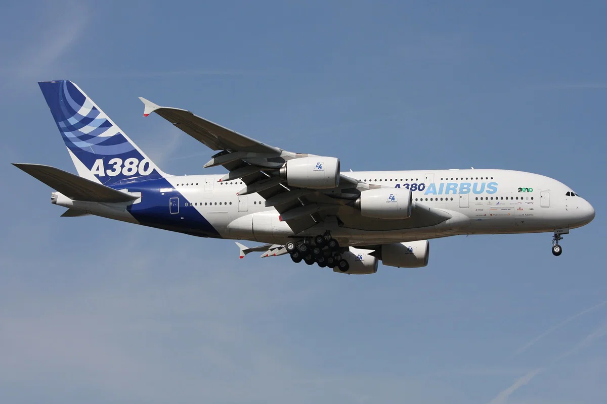 Hastesjekker bestilt på Airbus A380 etter at vingesprekker ble funnet