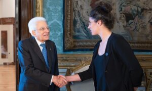 Republikkens president Mattarella: &laquo;Artikkel 1 i grunnloven inviterer ikke folk til å leve for å jobbe&raquo;