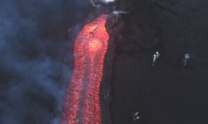 Ny sprudlende aktivitet av Etna, lavastrøm ned til 2800 meter: videoen