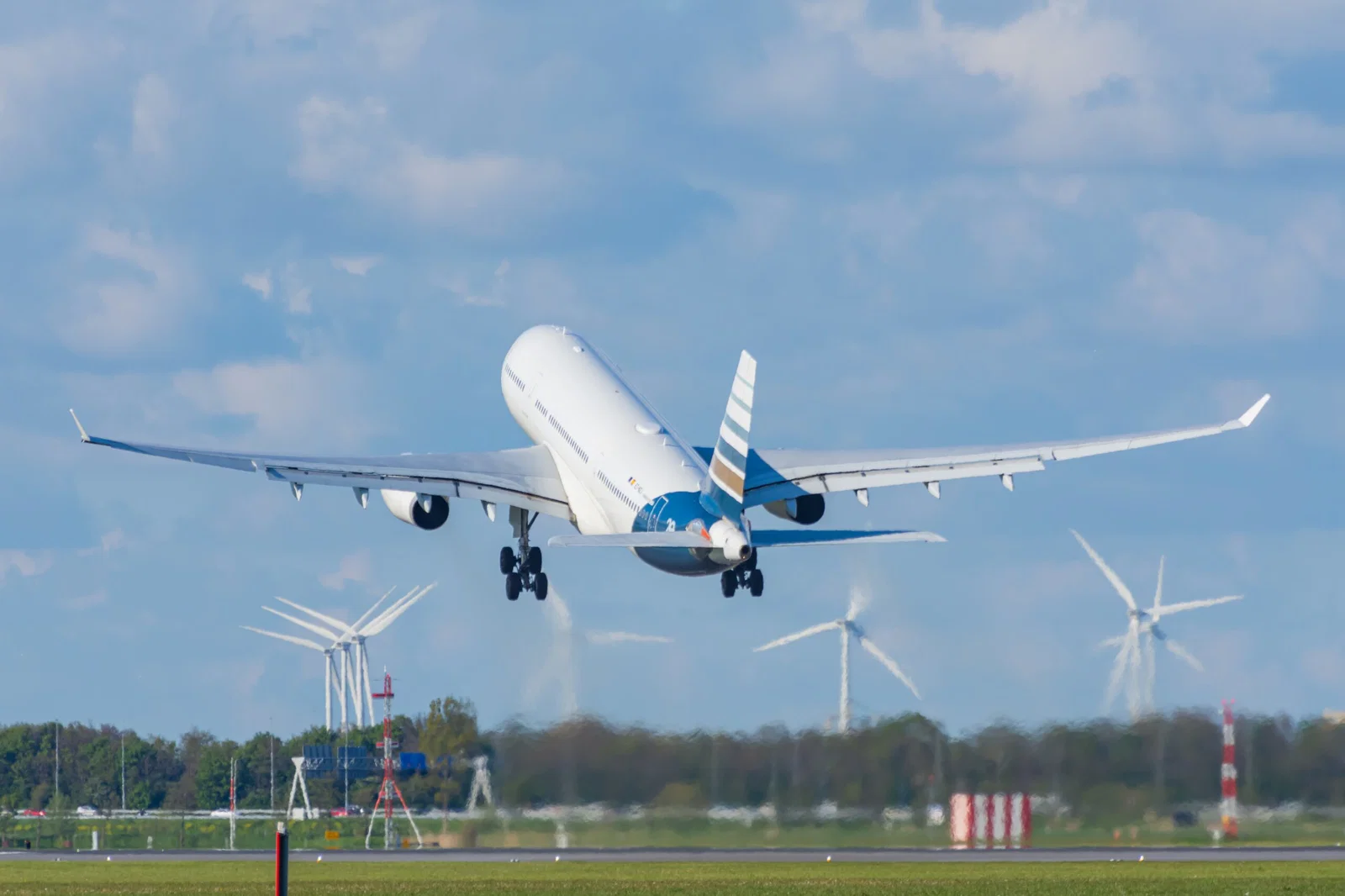 Passasjerer mangler fly da fly går halvfulle over hele Europa
