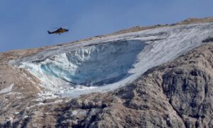 Kollaps av Marmolada, en isbre allerede skjør på tidspunktet for løsrivelse på grunn av klimaendringer