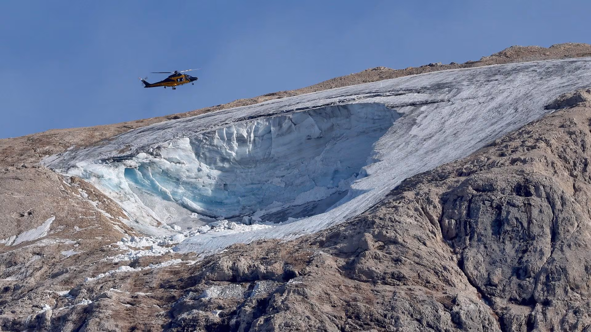 Kollaps av Marmolada, en isbre allerede skjør på tidspunktet for løsrivelse på grunn av klimaendringer