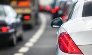 Obligatorisk stopp blinkende lys i biler fra 7. juli: hvordan fungerer det nye antikollisjonssystemet