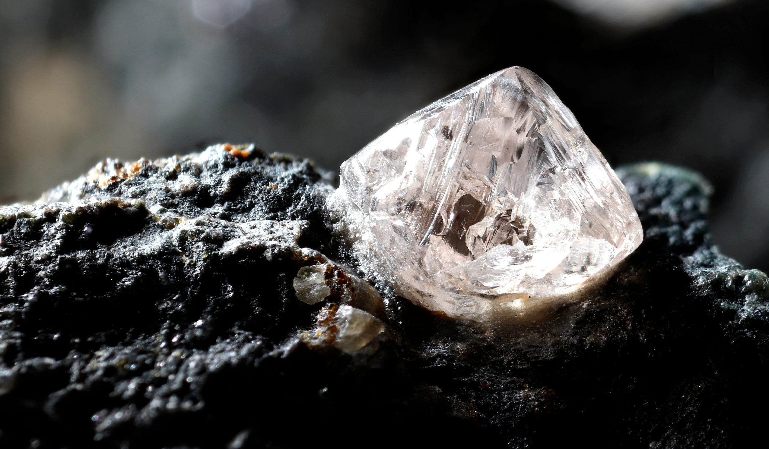 Superdype diamanter 700 km under jorden avslører en mekanisme som beskytter planeten: studie