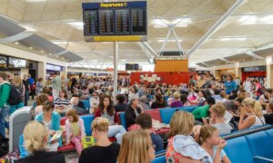 Flyforsinkelser denne sommeren: Manchester verst for forsinkelser i Storbritannia ettersom europeiske flyplasser står overfor lignende kaos