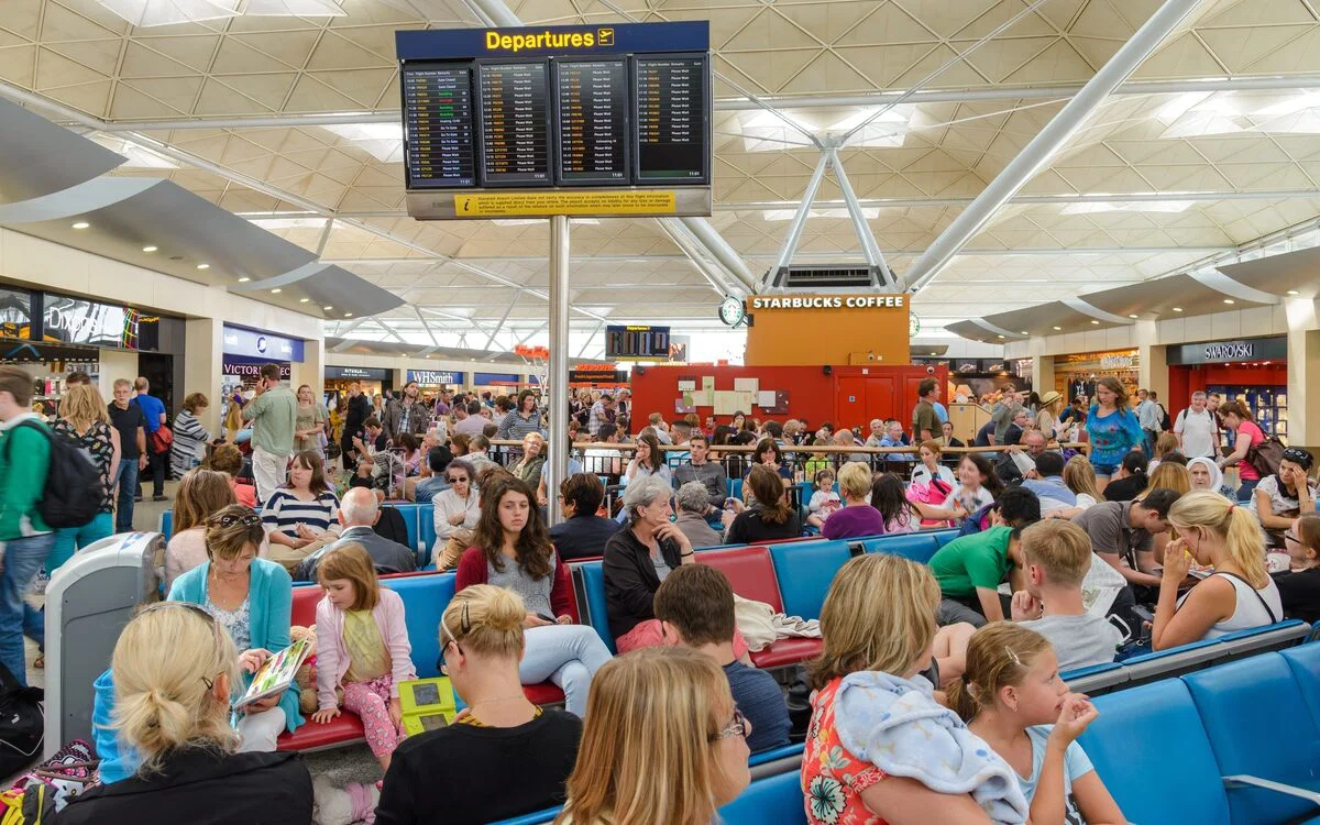 Flyforsinkelser denne sommeren: Manchester verst for forsinkelser i Storbritannia ettersom europeiske flyplasser står overfor lignende kaos
