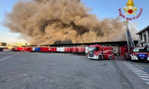 Brannen ved BRT-depotet i Milano er slukket: ARPA-data om forurensninger i luften og mulige årsaker