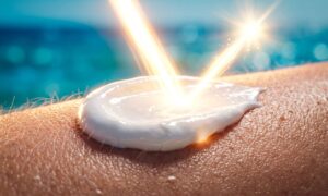 Hva SPF 50 eller 30 betyr: Solbeskyttelsesfaktoren indikerer UVB-strålene som passerer gjennom kremen