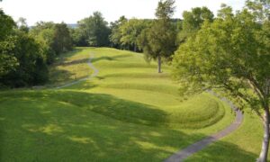 Serpent Mound i Ohio er 411 meter lang: hvem bygde den største dyreformede haugen i verden