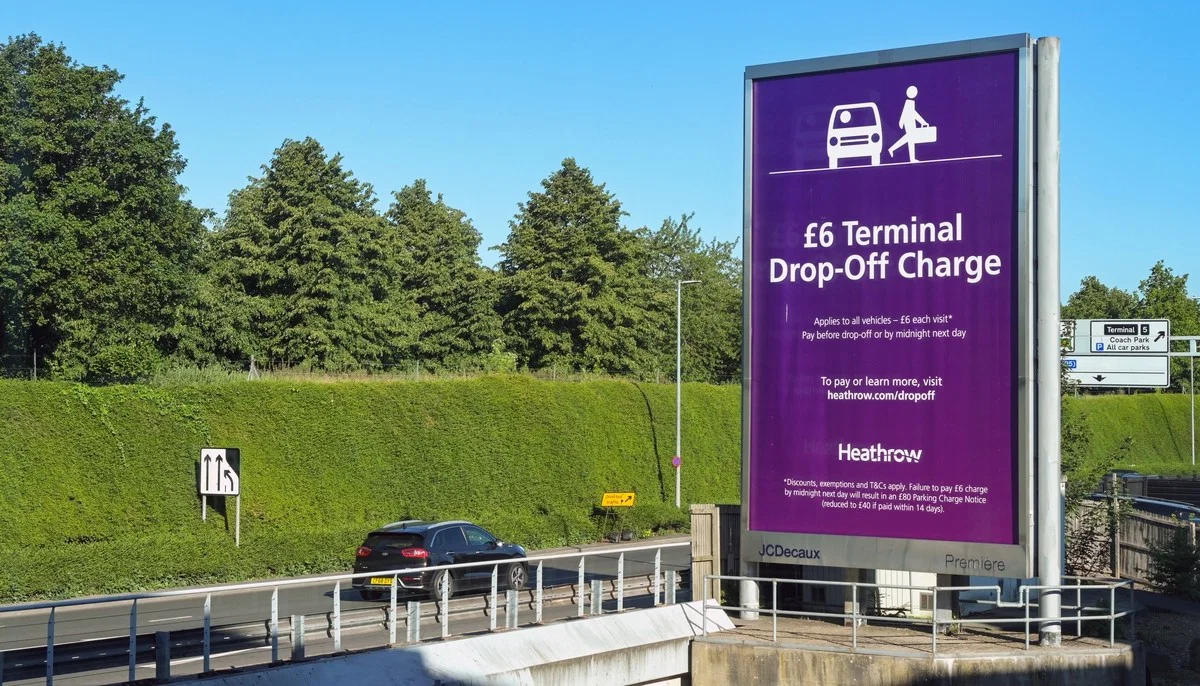 Feriegjester i Storbritannia ble rasende over transportgebyrer på flyplasser da Spania beviser at det er en rip off