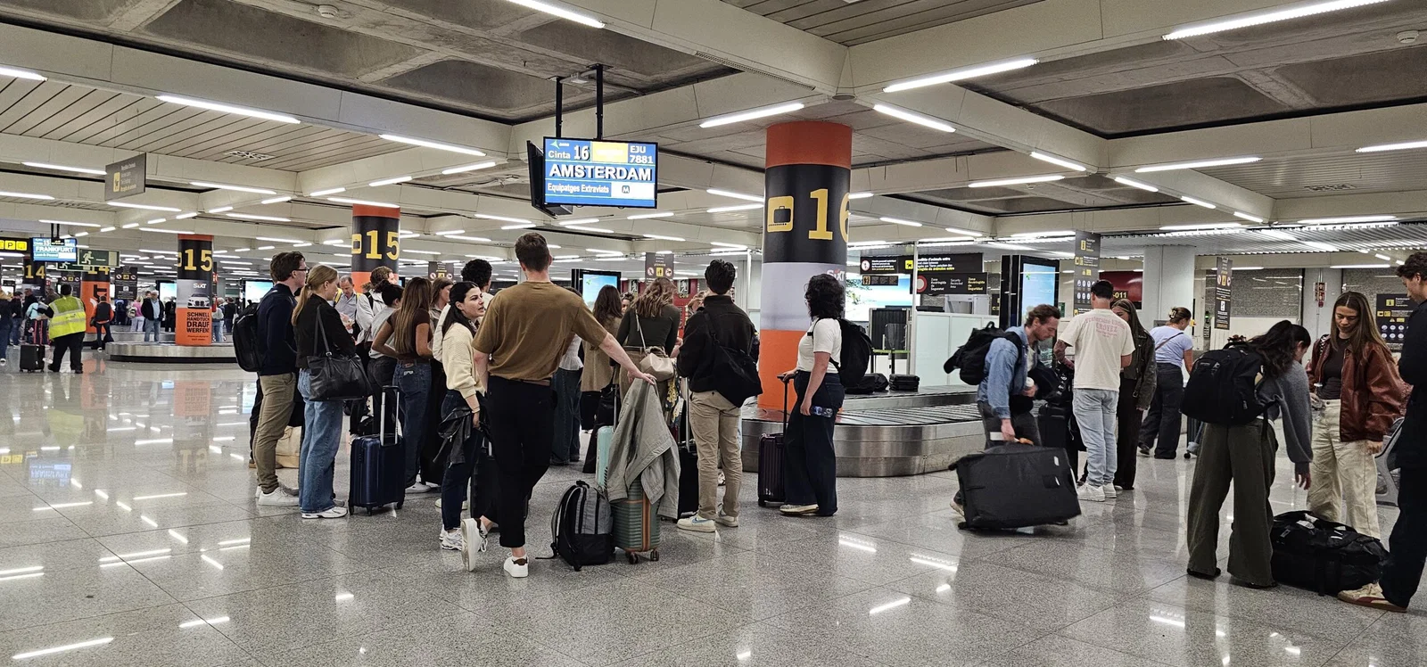 Koffertstress: Flyplassene lar reisende vente på manglende bagger