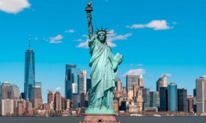 Byggingen av Frihetsgudinnen i New York: hvordan denne 93 m høye kjempen står