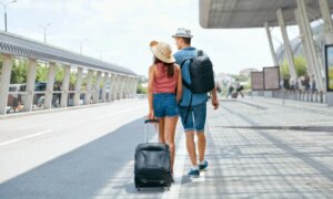 Å dytte, dra eller bære? Hvilket bagasjealternativ er best for din holdning og reise.