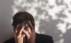 Selvmord i Italia: 4 av 5 er menn og fengsler er et av de farligste stedene, data fra ISTAT og WHO