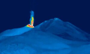 Nytt utbrudd av Etna med lavafontener og askesky, midlertidig stopp for fly til Catania