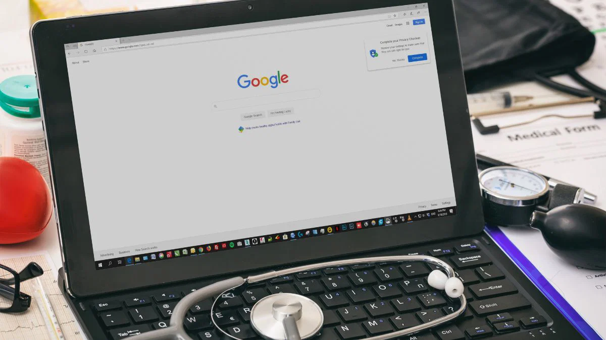Dr Google ser deg nå: De reelle risikoene ved selvdiagnose på nettet