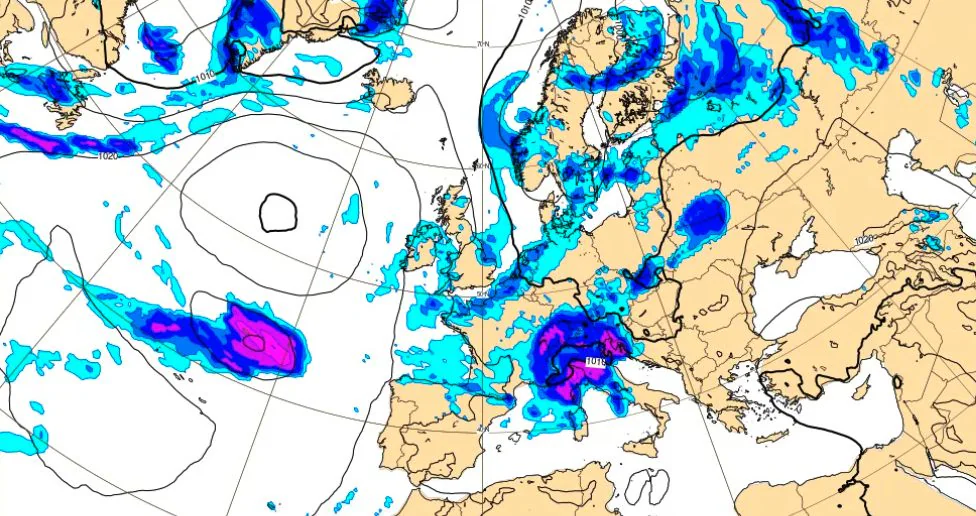 Intens varme i sør og en bølge med dårlig vær i nord, er sommeren på vei? Vær og varsler i dag og i morgen