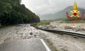 Dårlig vær i Toscana og nord, topper på 300 mm regn på 4 timer: skade fra jordskred og flom