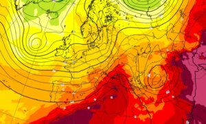 Femte hetebølge som ankommer sør, med over 40°C, og fare for tordenvær i nord: kartet over Italia