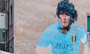 Hvorfor det er så mange polske bilskilt i Napoli: hvordan forsikringsmekanismen fungerer