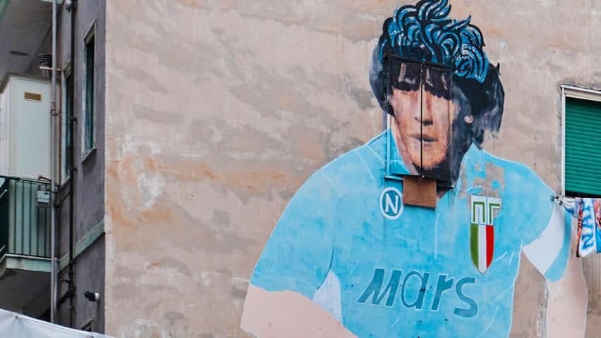 Hvorfor det er så mange polske bilskilt i Napoli: hvordan forsikringsmekanismen fungerer