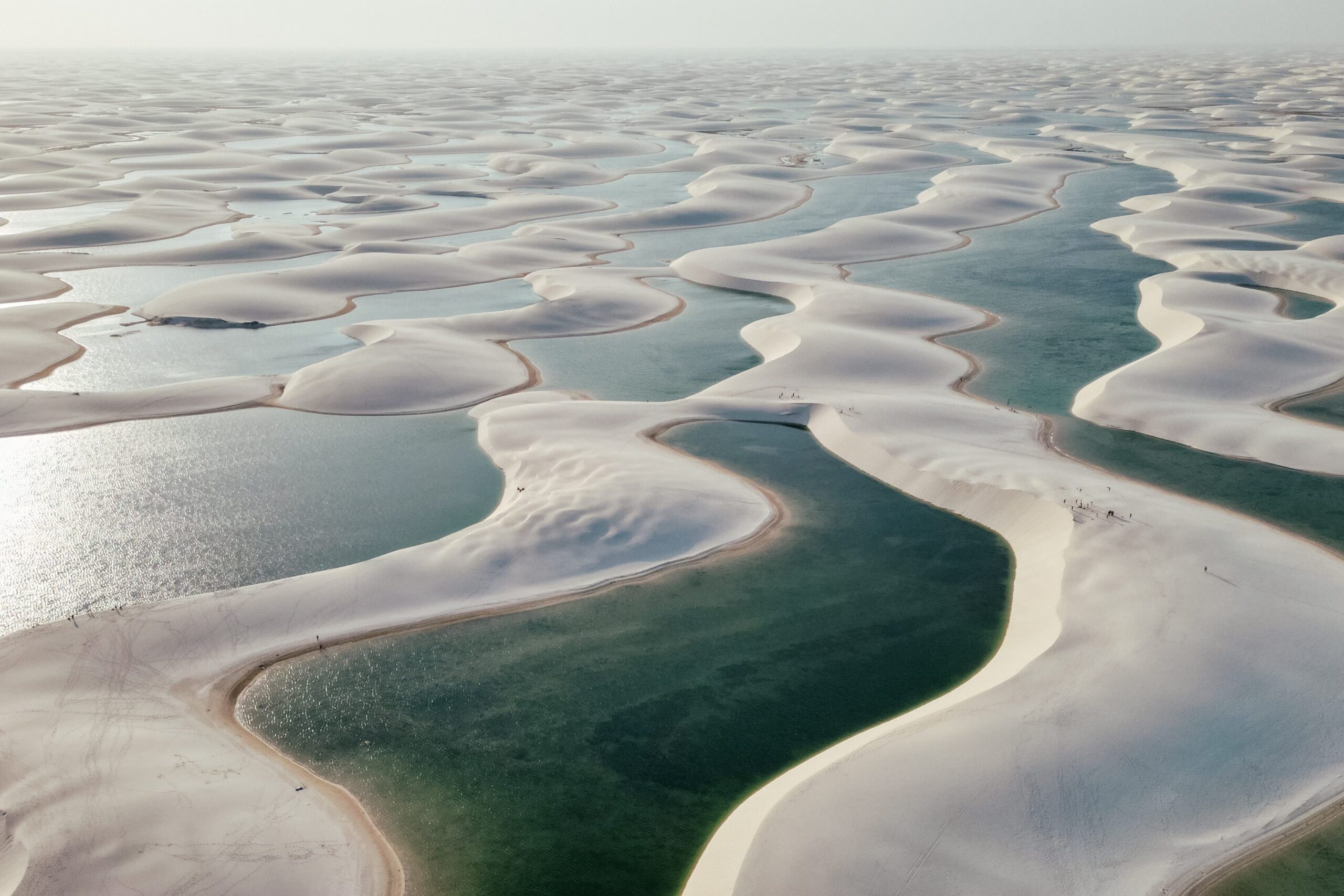 Brasils "ørken" som fylles med tusenvis av innsjøer hvert år: hvordan Lençóis Maranhenses dannes