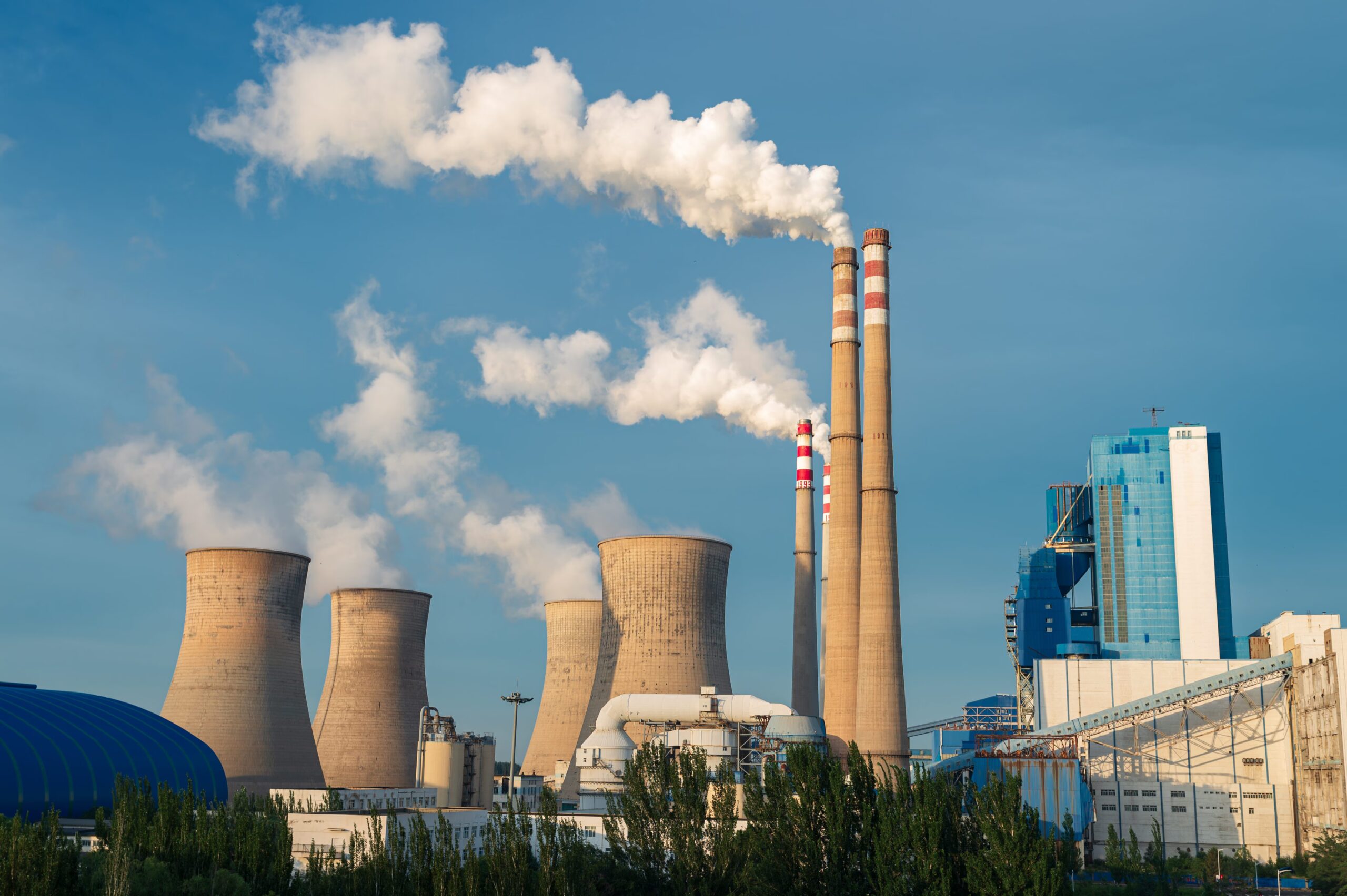 Fordi termoelektriske kraftverk blokkerer akkurat når vi slår på klimaanlegget i varmen