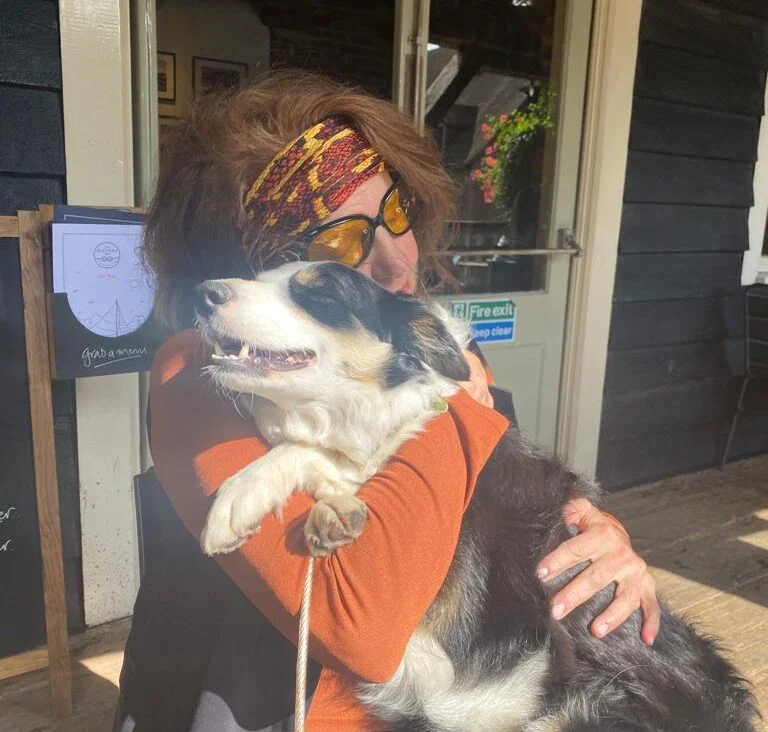Tiera travels as a housesitter meeting new pets at each new housesit.