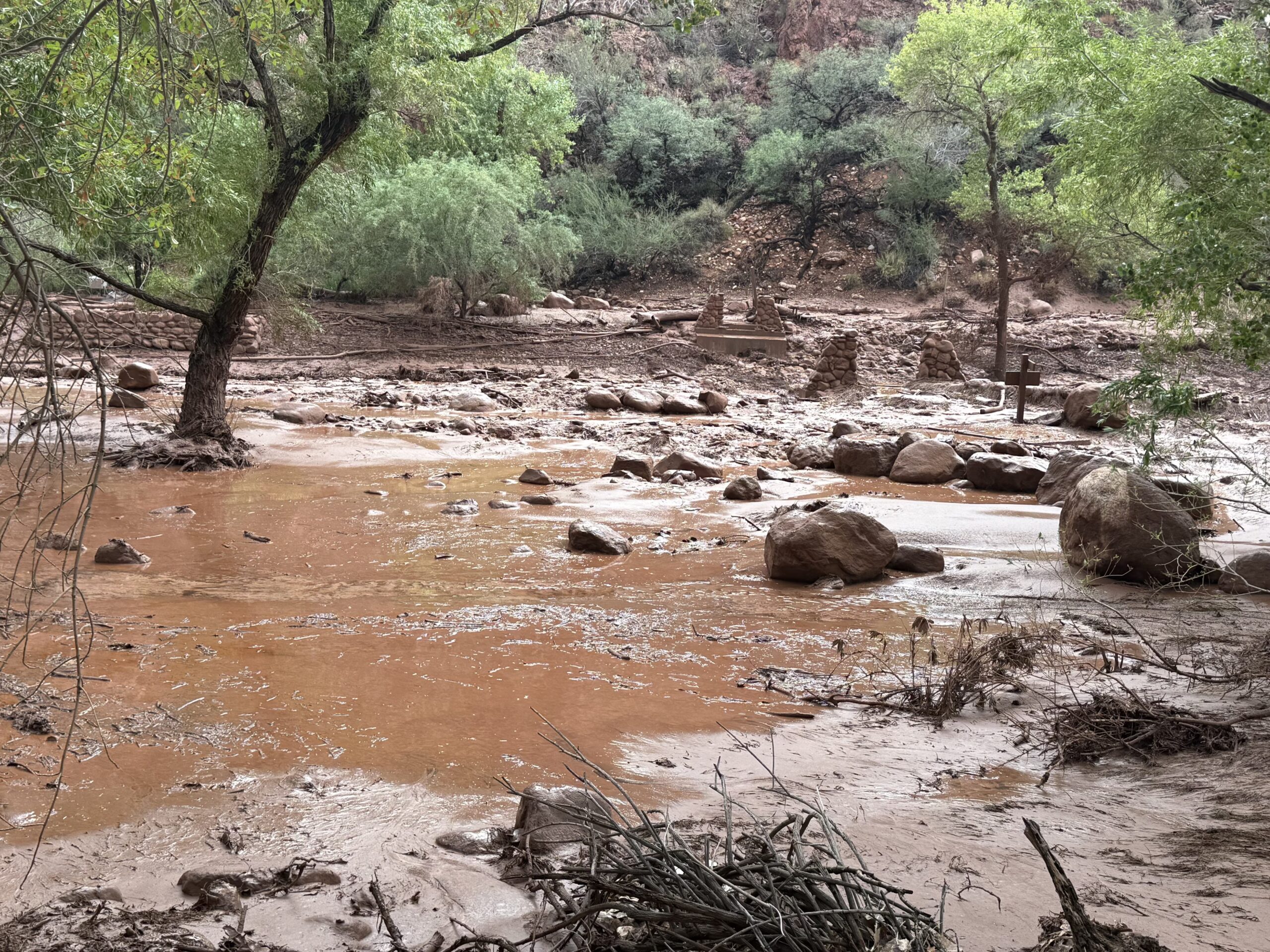 Flom ved Grand Canyon, evakuert og savnet: hva er en flom og mulige årsaker