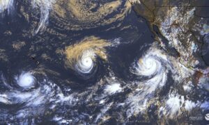 Hvorfor er det 3 orkaner sammen i Stillehavet på grunn av El Niño: Lowell, Karina og Marie mot Hawaii